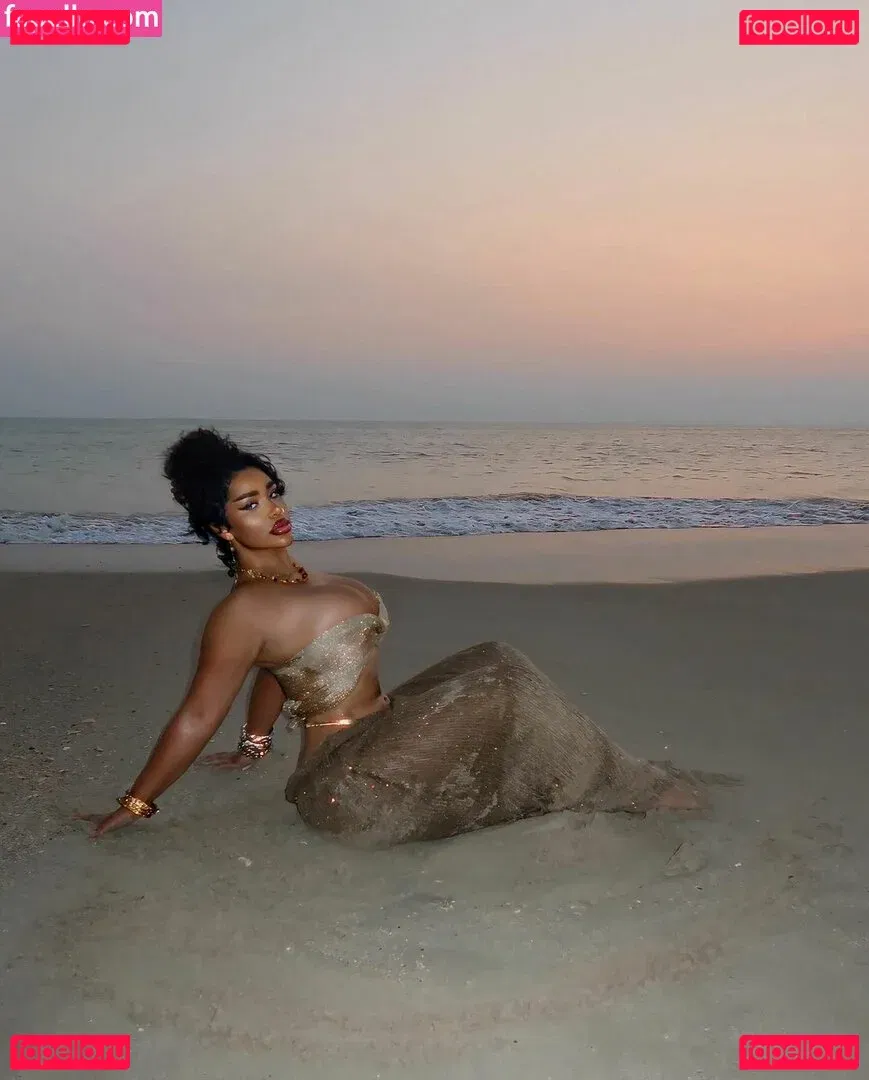 Carmela Habibi Onlyfans Photo Gallery 