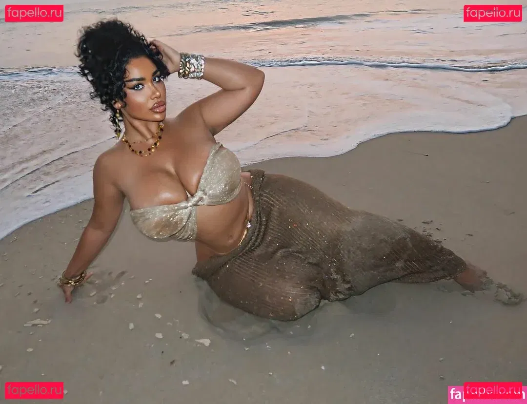 Carmela Habibi Onlyfans Photo Gallery 