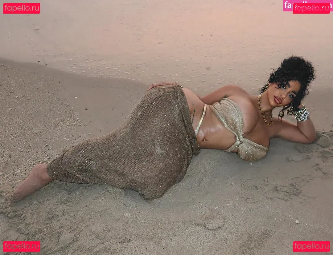 Carmela Habibi Onlyfans Photo Gallery 