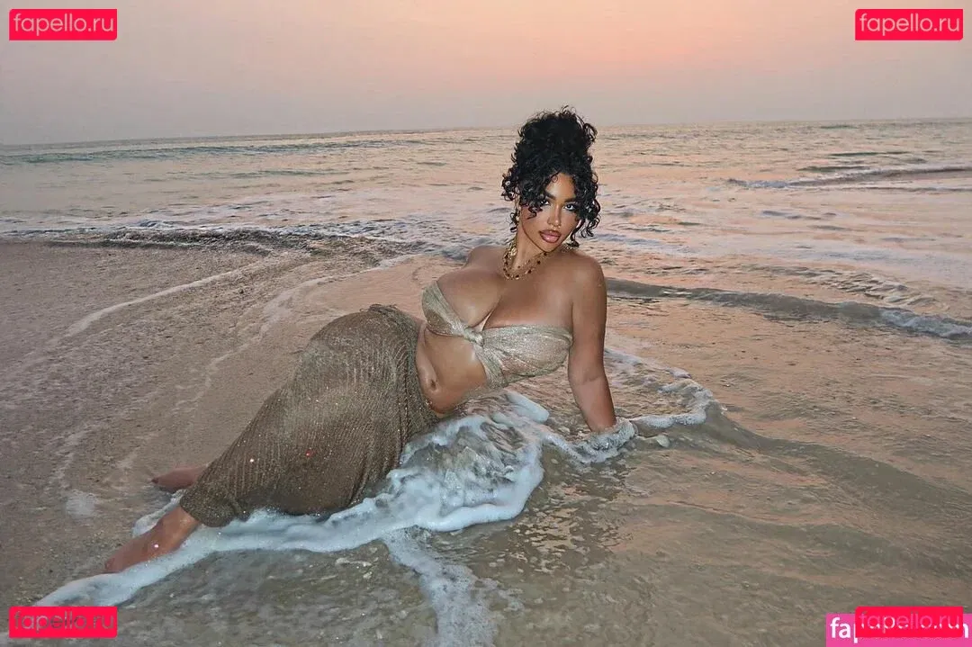 Carmela Habibi Onlyfans Photo Gallery 