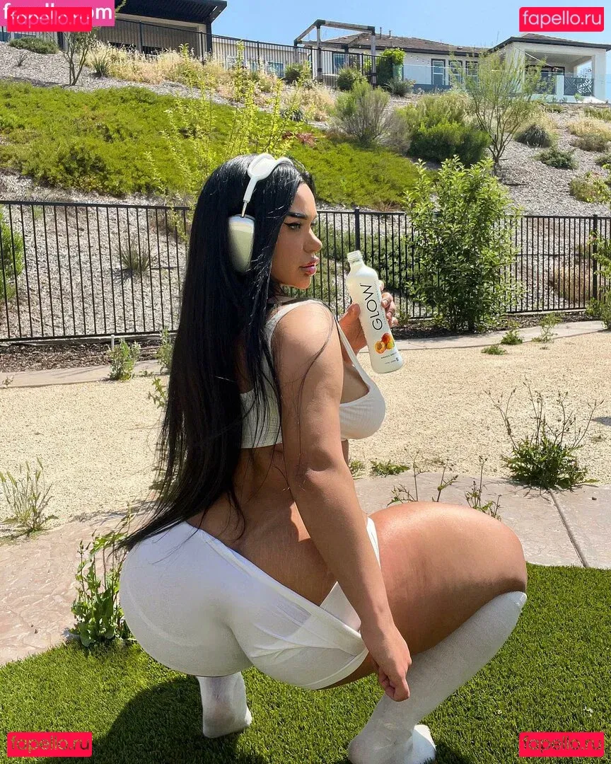 Carmela Habibi Onlyfans Photo Gallery 