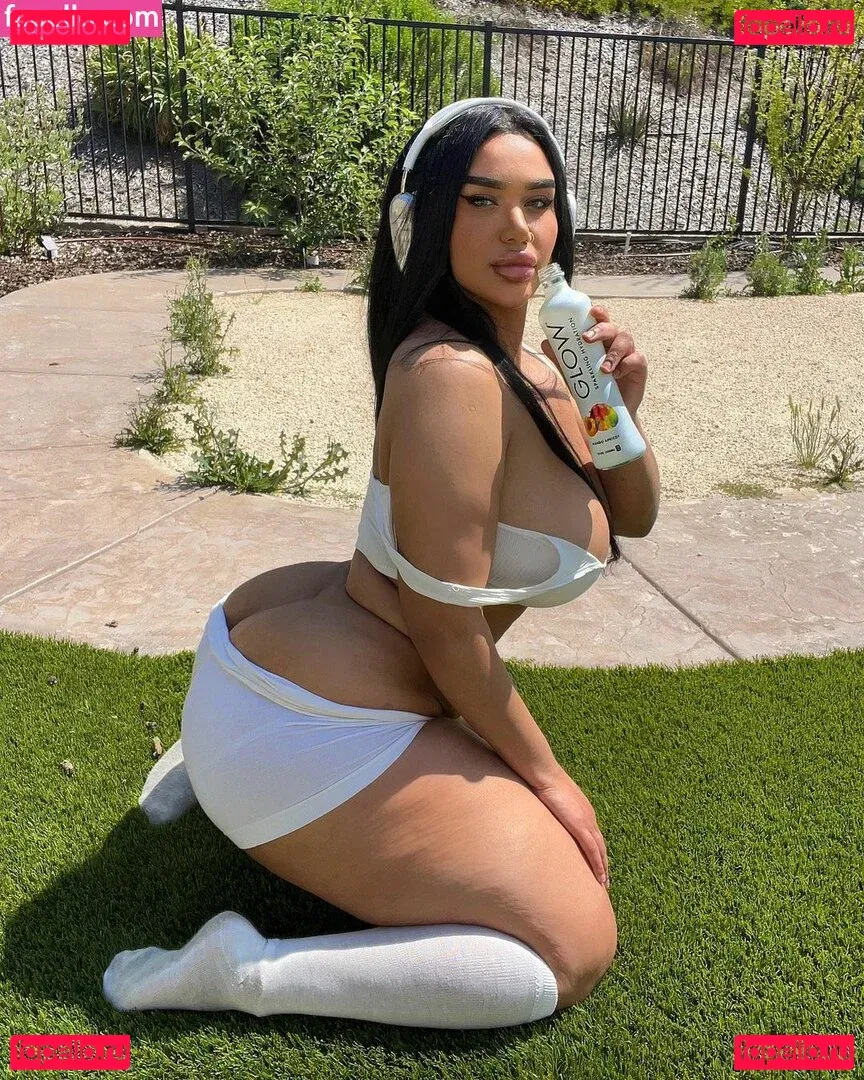 Carmela Habibi Onlyfans Photo Gallery 