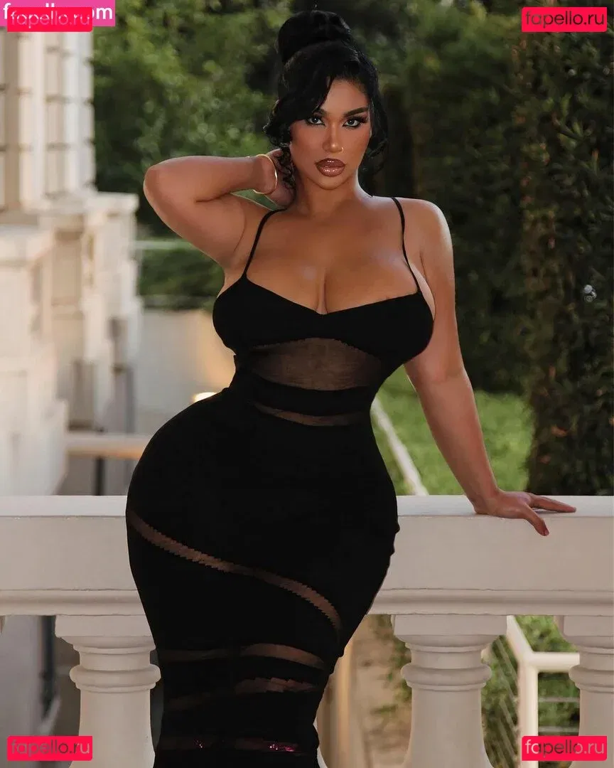 Carmela Habibi Onlyfans Photo Gallery 