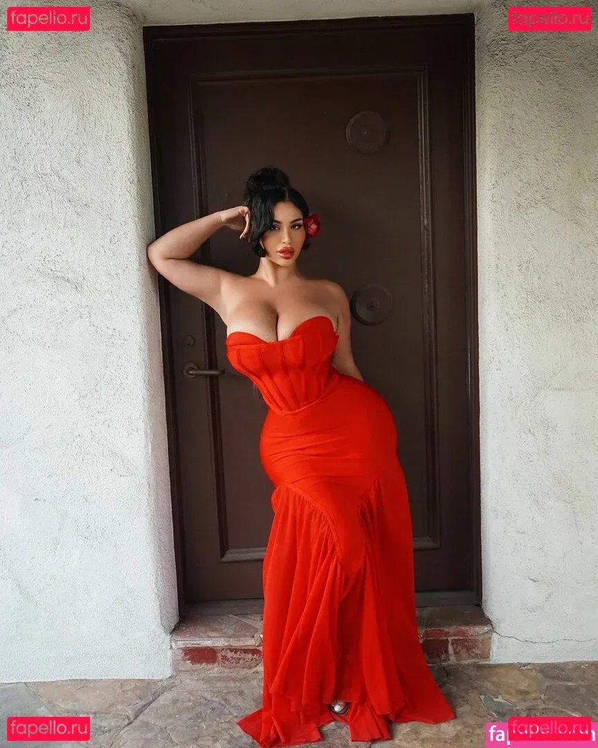 Carmela Habibi Onlyfans Photo Gallery 