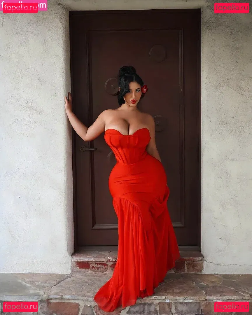 Carmela Habibi Onlyfans Photo Gallery 