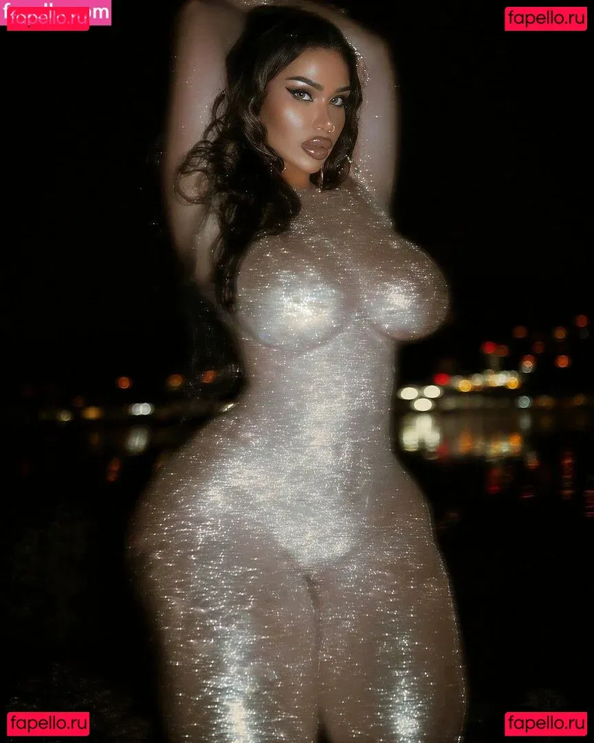 Carmela Habibi Onlyfans Photo Gallery 