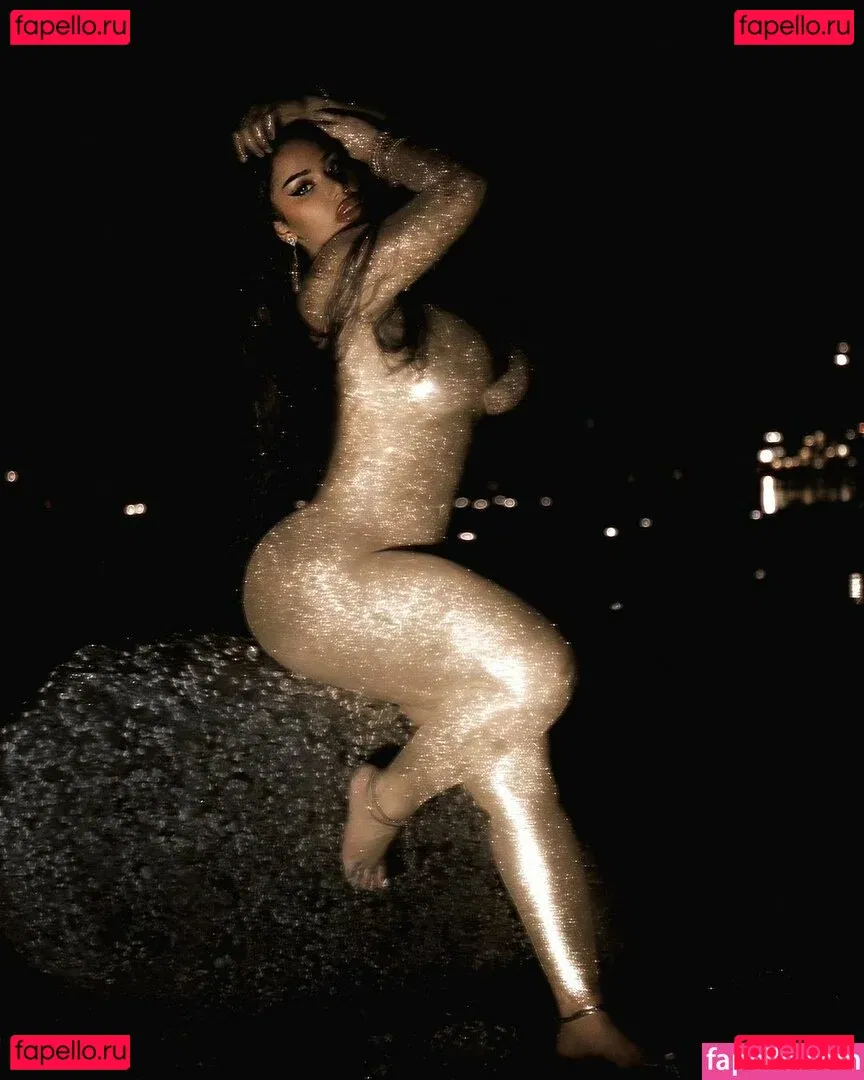 Carmela Habibi Onlyfans Photo Gallery 