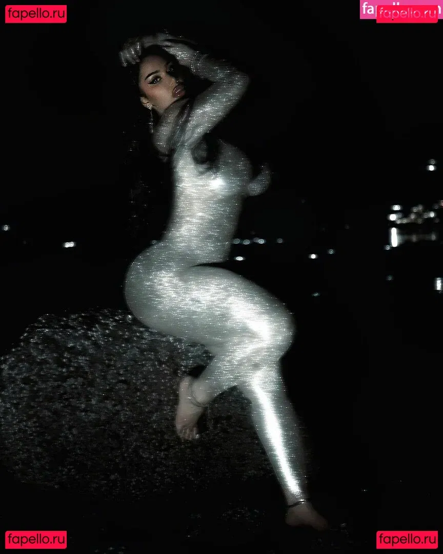 Carmela Habibi Onlyfans Photo Gallery 