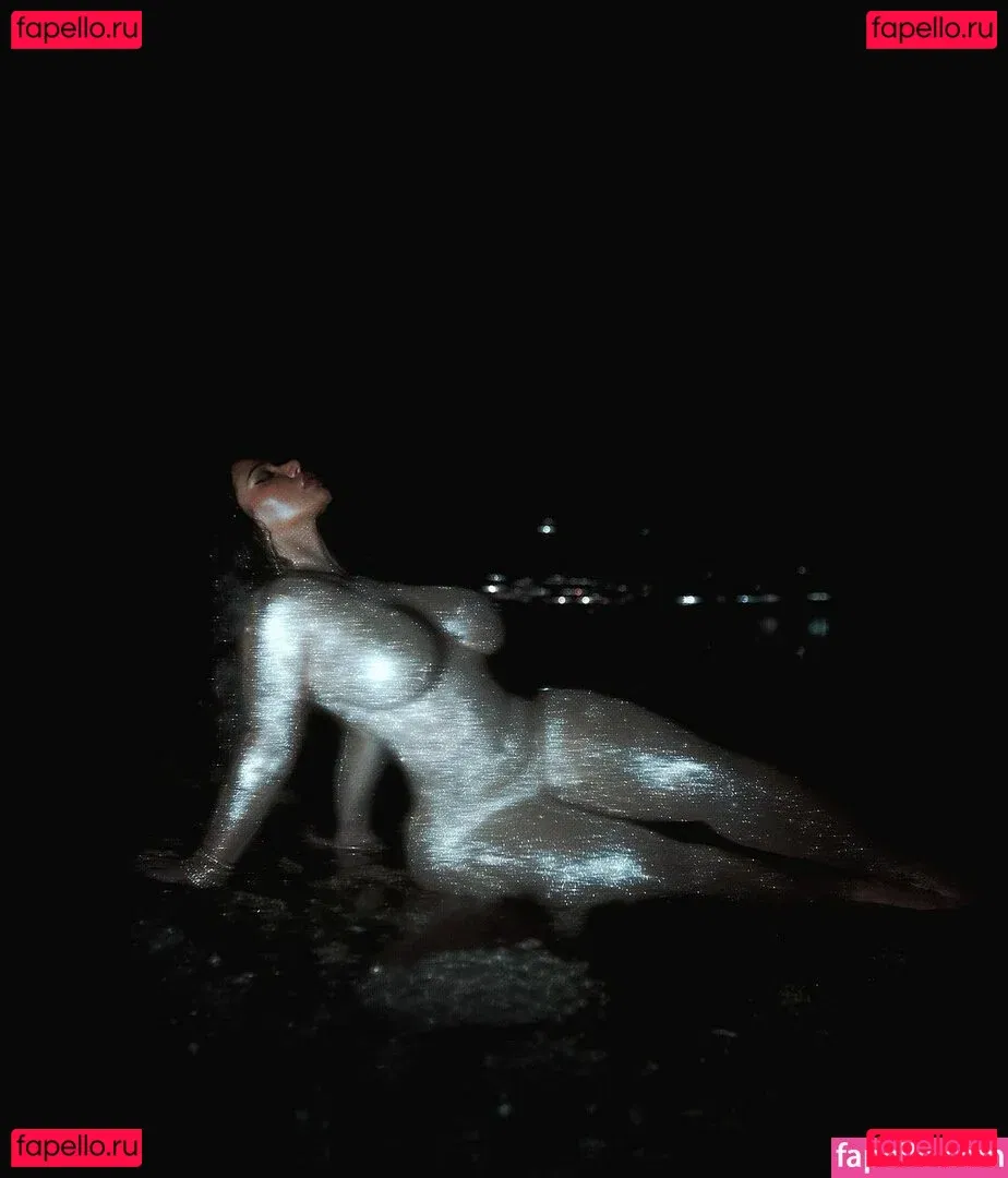 Carmela Habibi Onlyfans Photo Gallery 