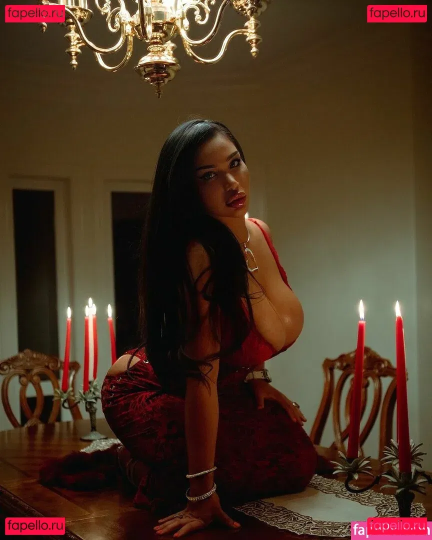 Carmela Habibi Onlyfans Photo Gallery 