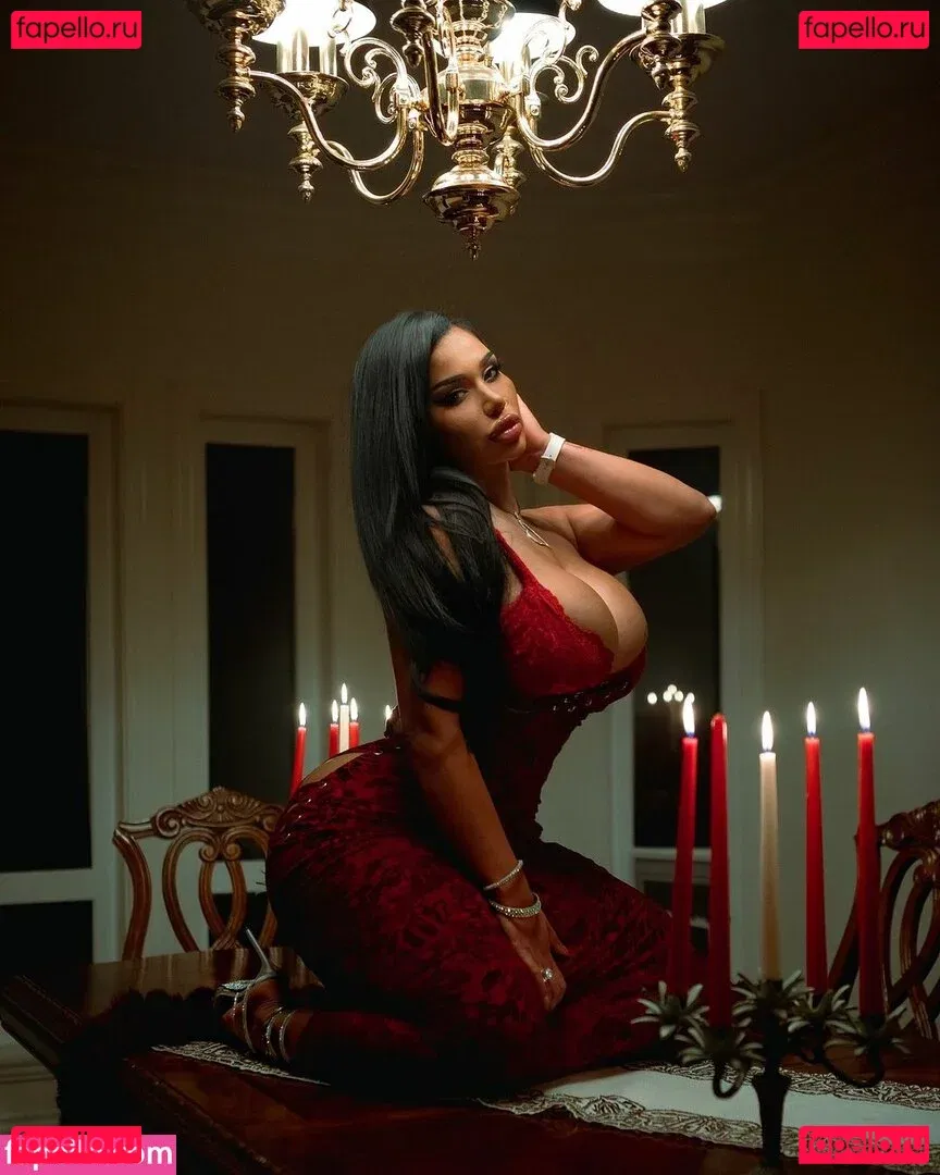 Carmela Habibi Onlyfans Photo Gallery 