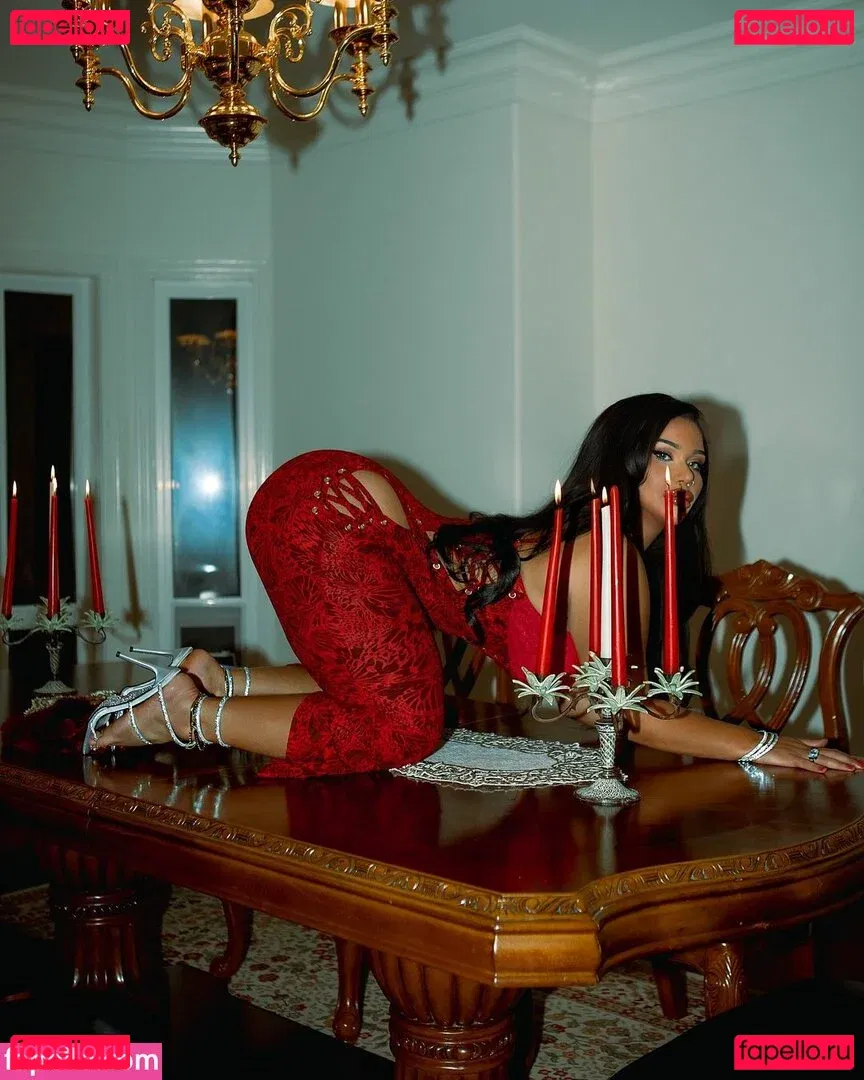 Carmela Habibi Onlyfans Photo Gallery 