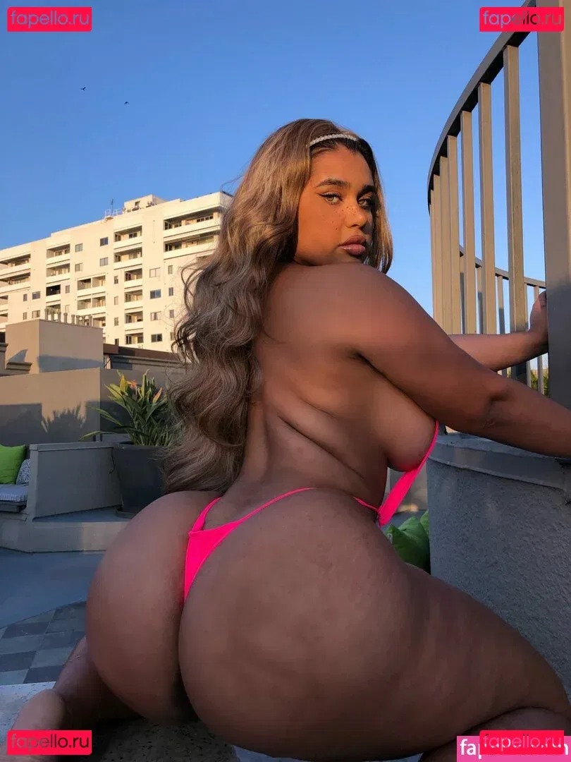 Carmela Habibi Onlyfans Photo Gallery 