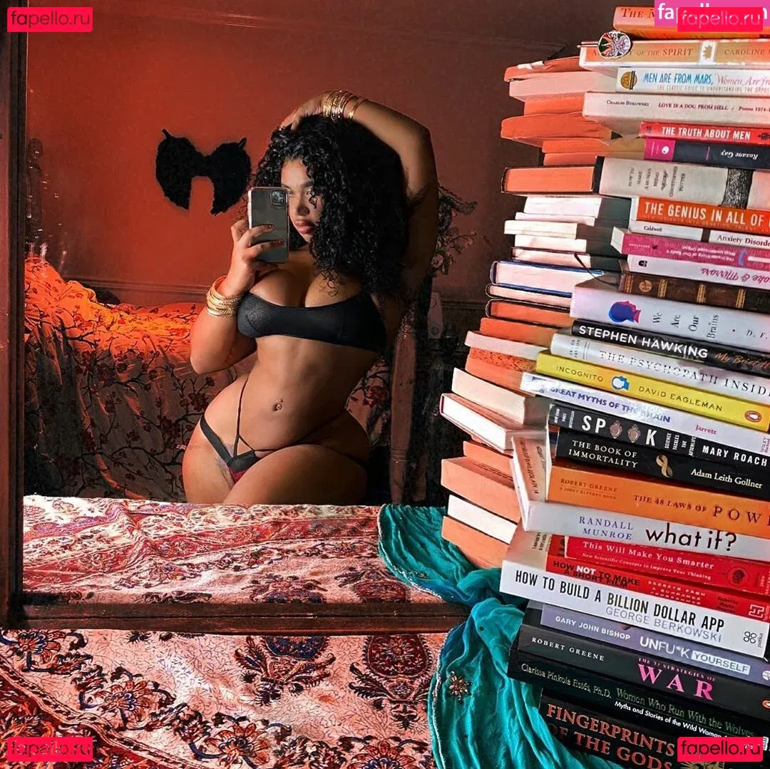 Carmela Habibi Onlyfans Photo Gallery 