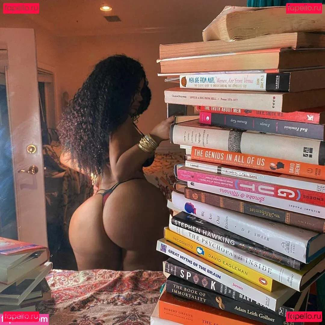 Carmela Habibi Onlyfans Photo Gallery 