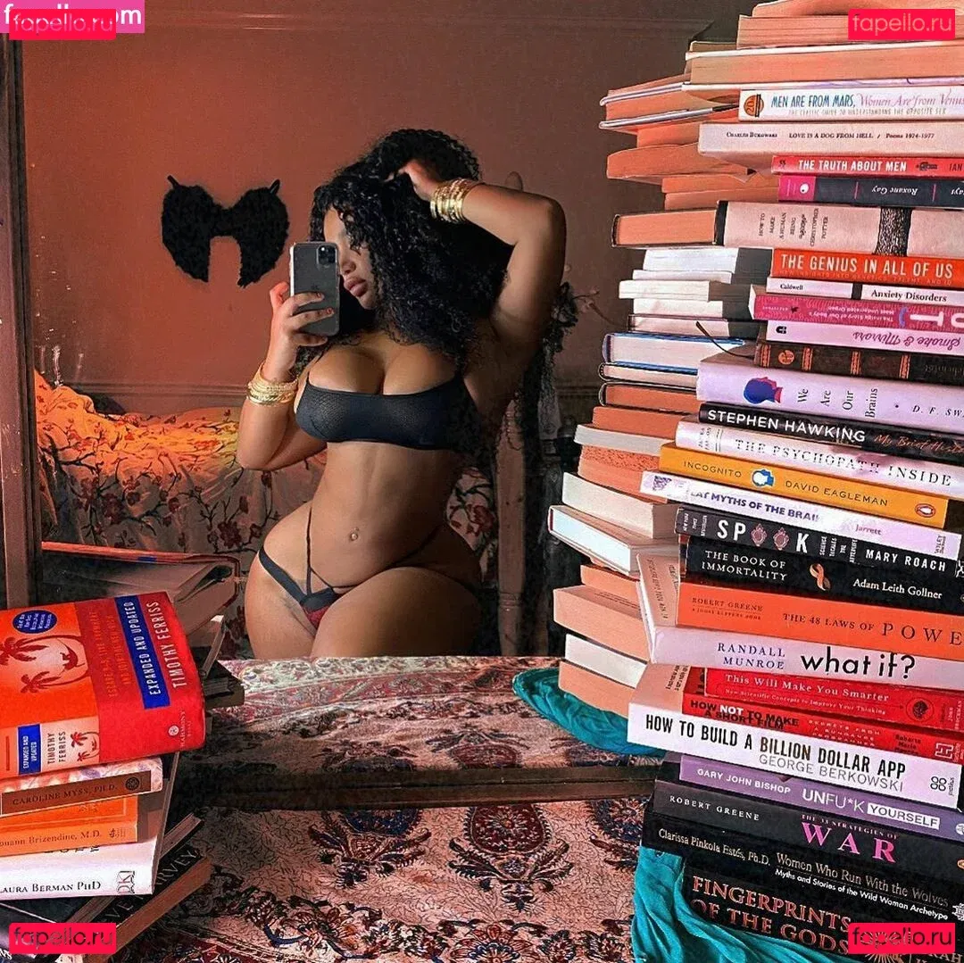 Carmela Habibi Onlyfans Photo Gallery 