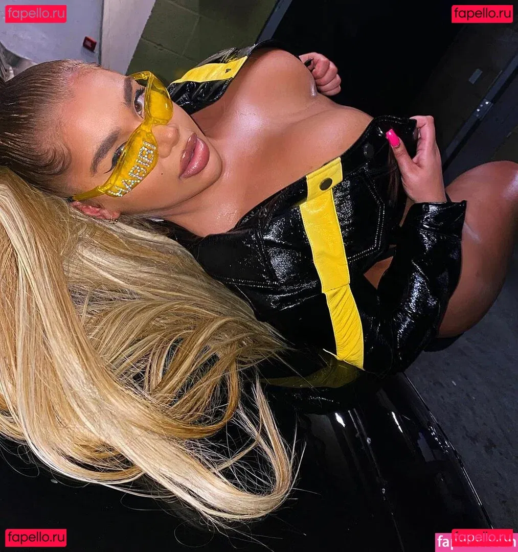 Carmela Habibi Onlyfans Photo Gallery 