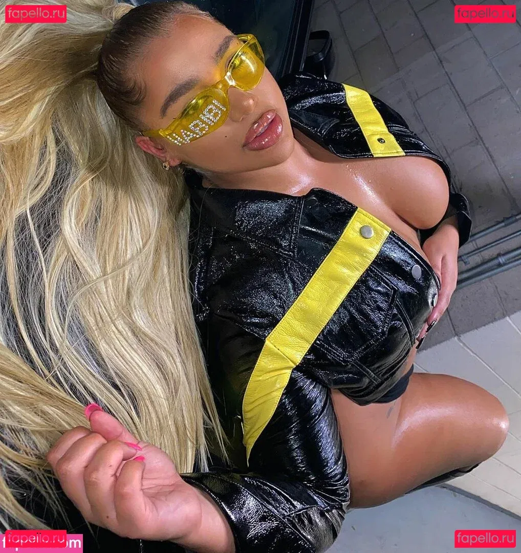 Carmela Habibi Onlyfans Photo Gallery 