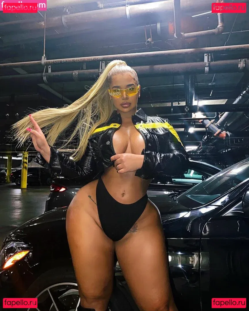 Carmela Habibi Onlyfans Photo Gallery 