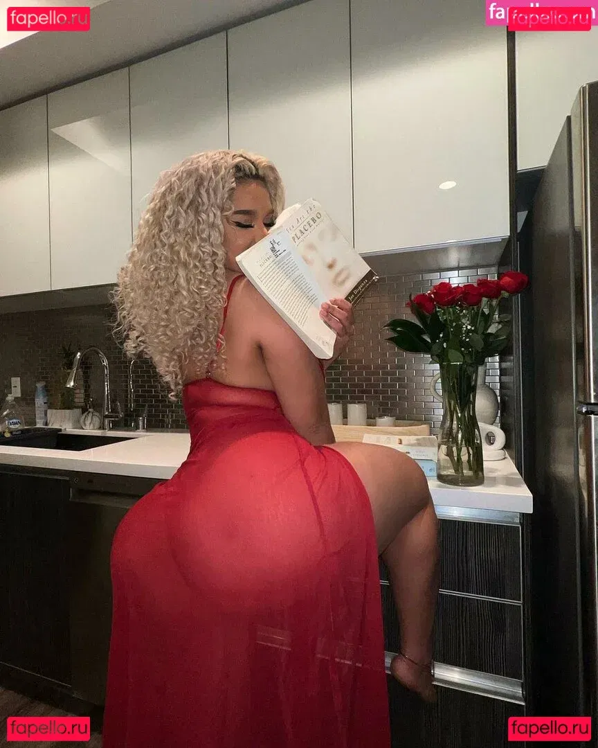 Carmela Habibi Onlyfans Photo Gallery 