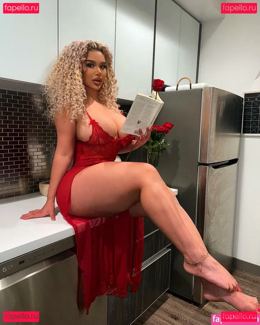 Carmela Habibi Onlyfans Photo Gallery 
