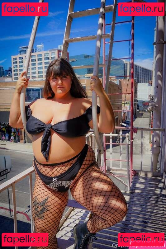 Leila Lewis Nude Onlyfans Photo 13