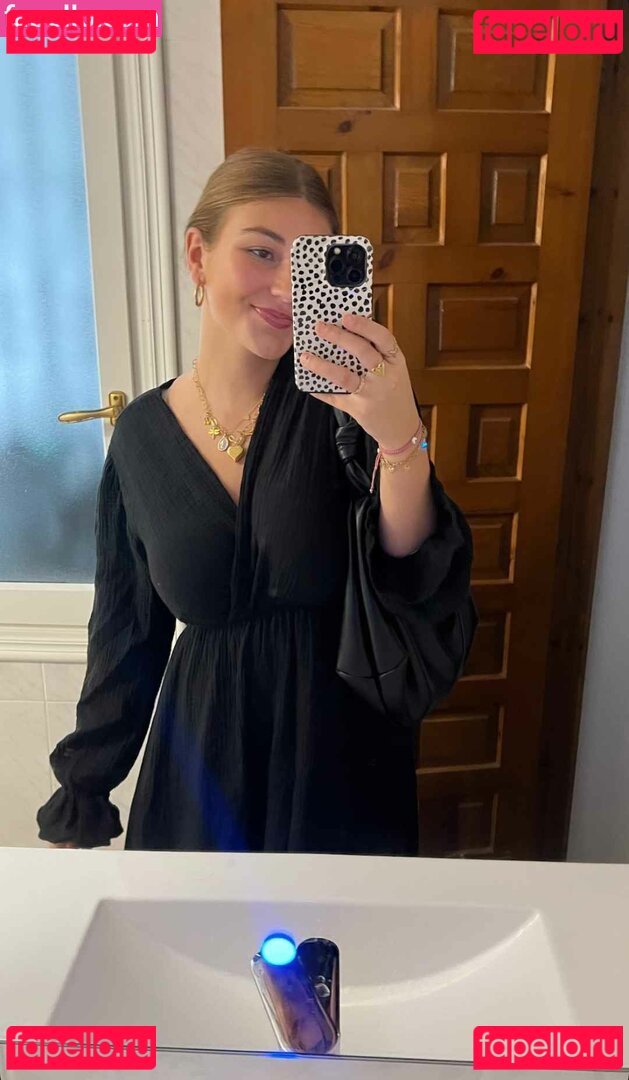 Senna Bellod Nude Onlyfans Photo 24
