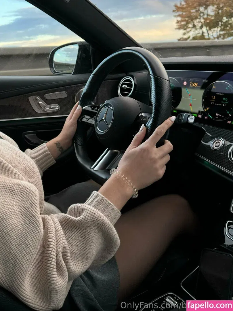 bellas_paws Onlyfans Photo Gallery 