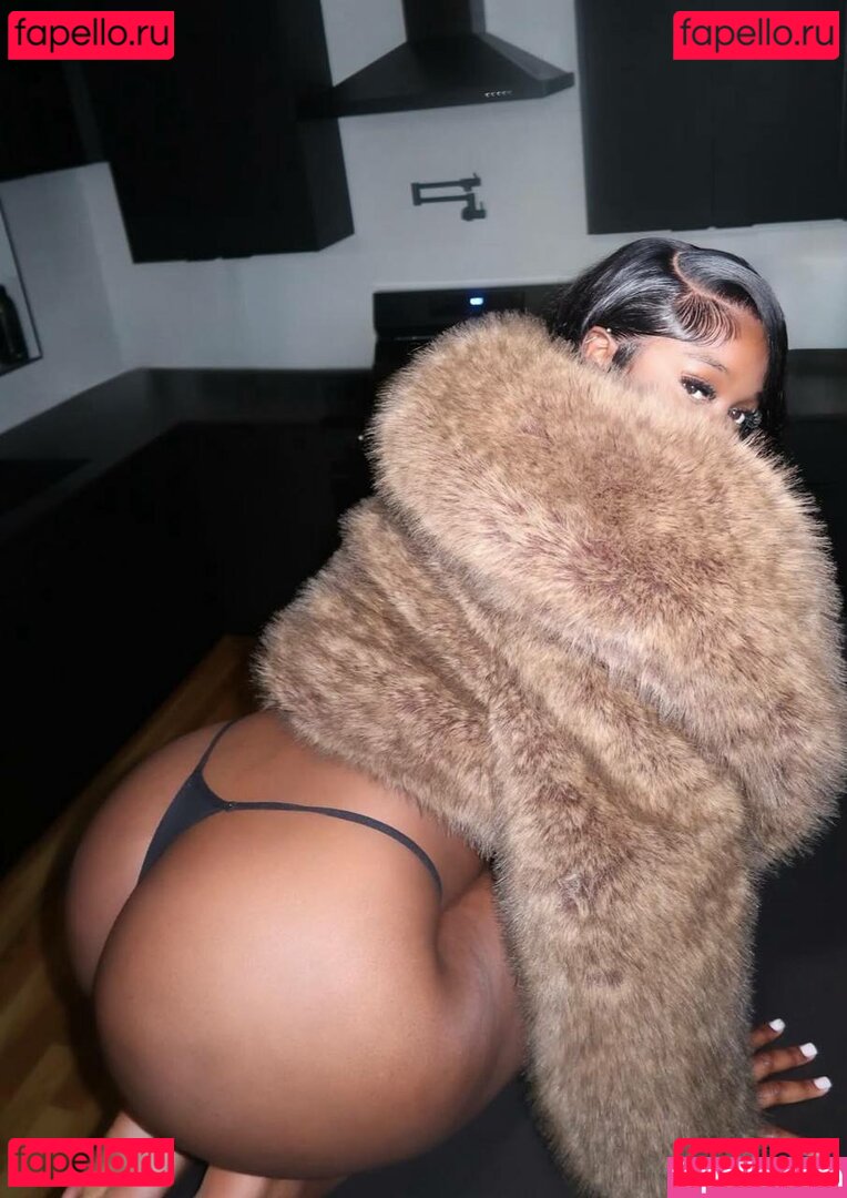 korectiion Nude Onlyfans Photo 21