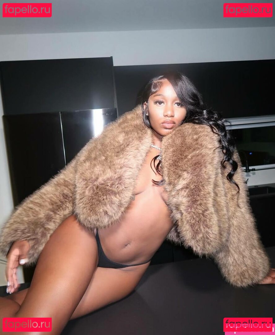 korectiion Nude Onlyfans Photo 17