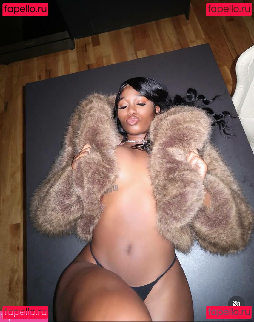 korectiion Nude Onlyfans Photo 14
