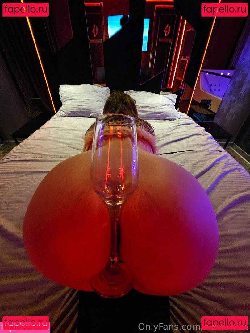 evachains Nude Onlyfans Photo 17