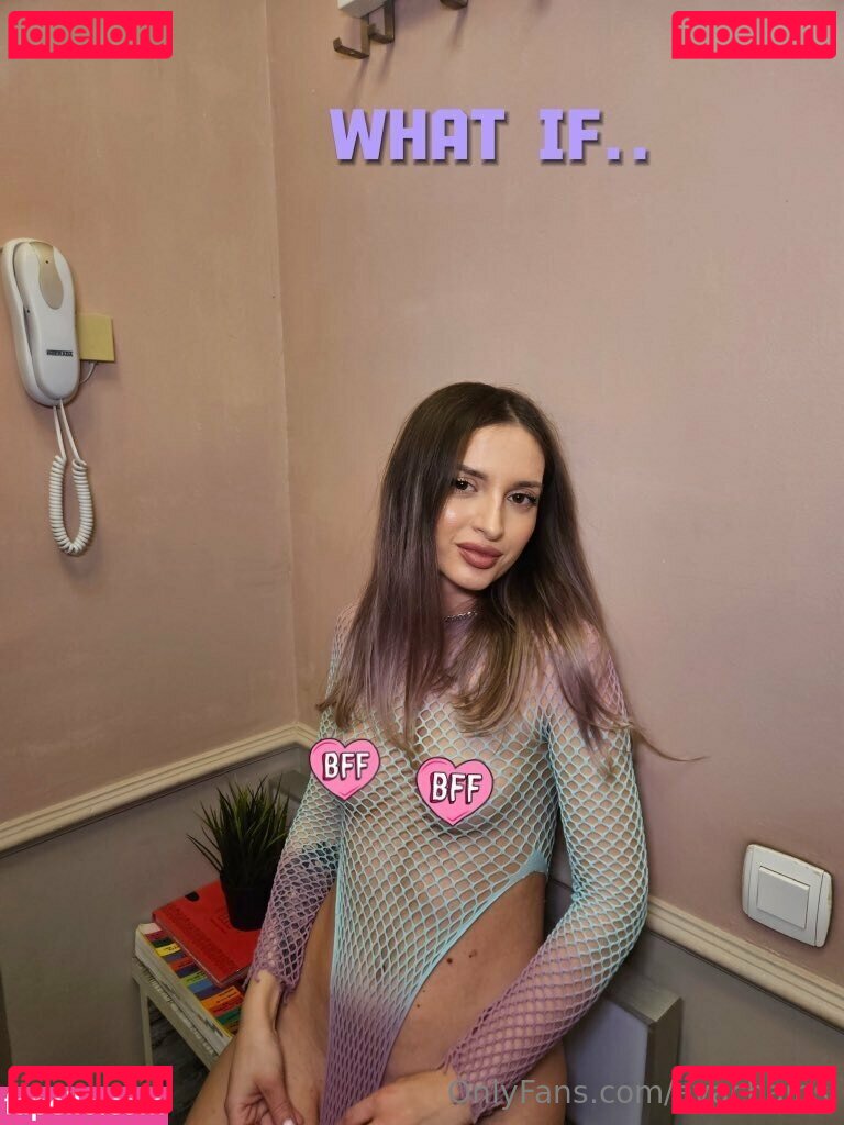 evachains Nude Onlyfans Photo 15