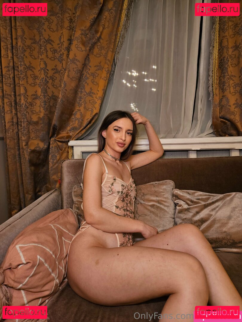 evachains Nude Onlyfans Photo 3