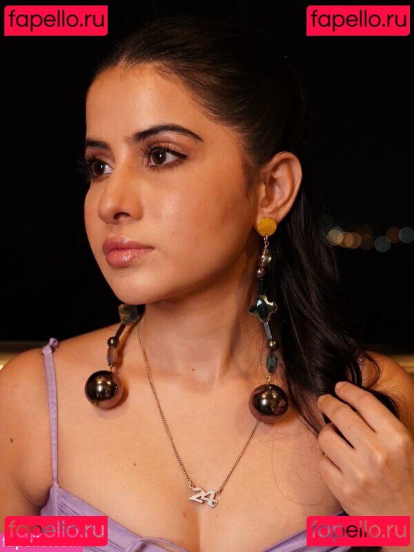 Urfi Javed Nude Onlyfans Photo 15