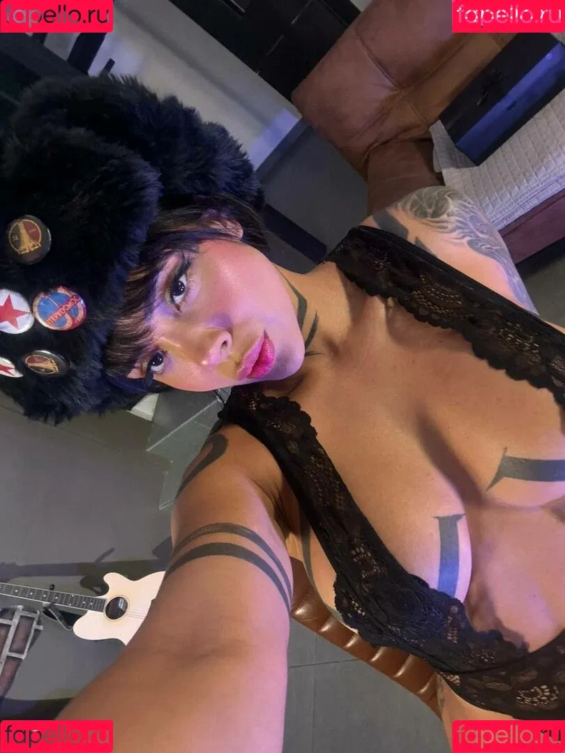 DElettraa Onlyfans Photo Gallery 