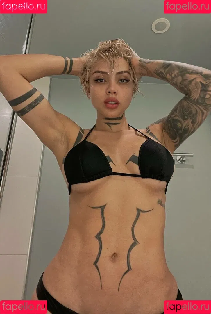 DElettraa Onlyfans Photo Gallery 