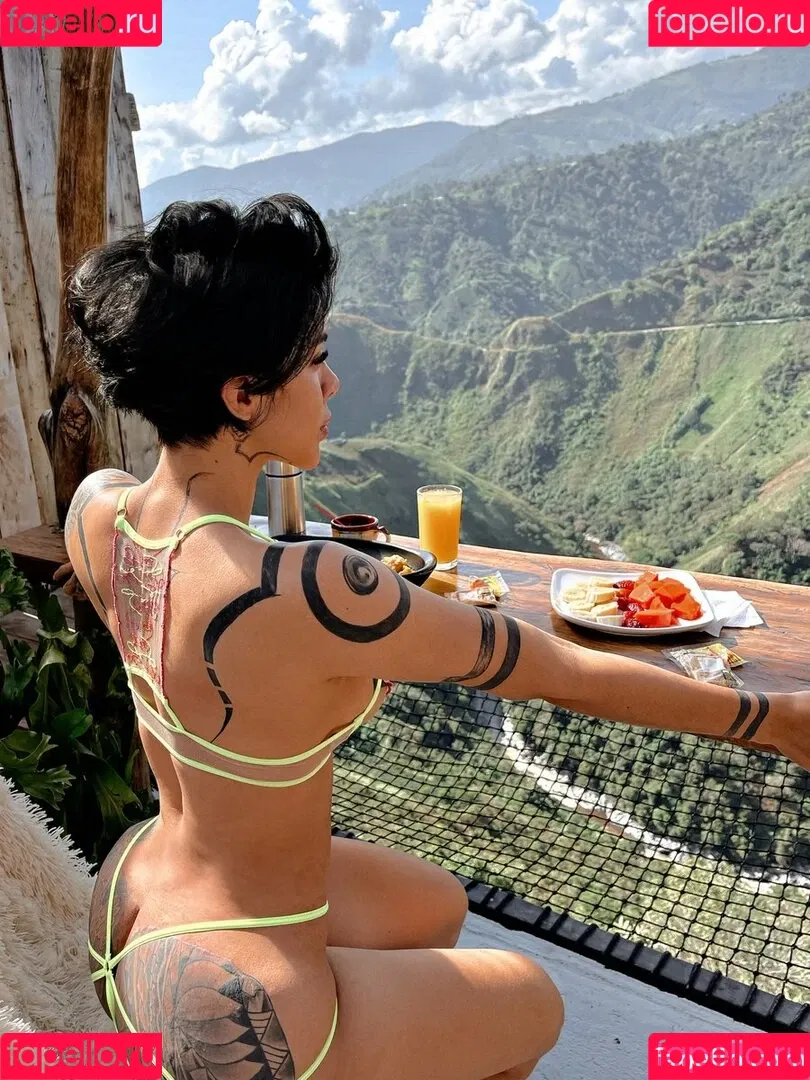 DElettraa Onlyfans Photo Gallery 