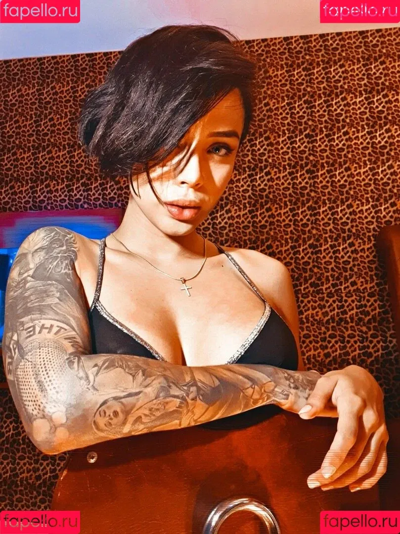 DElettraa Onlyfans Photo Gallery 