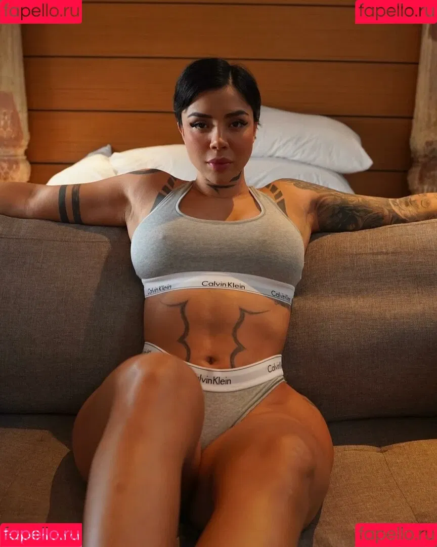 DElettraa Onlyfans Photo Gallery 