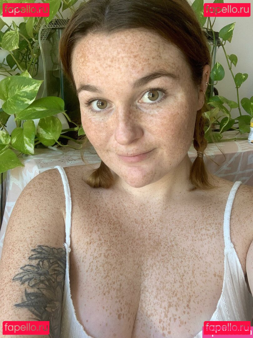 Freckled Baby Nude Onlyfans Photo 45