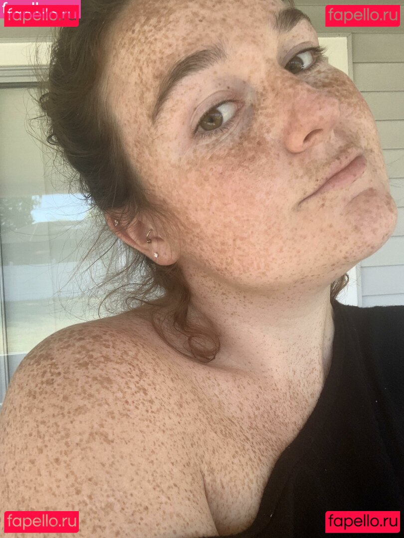 Freckled Baby Nude Onlyfans Photo 29