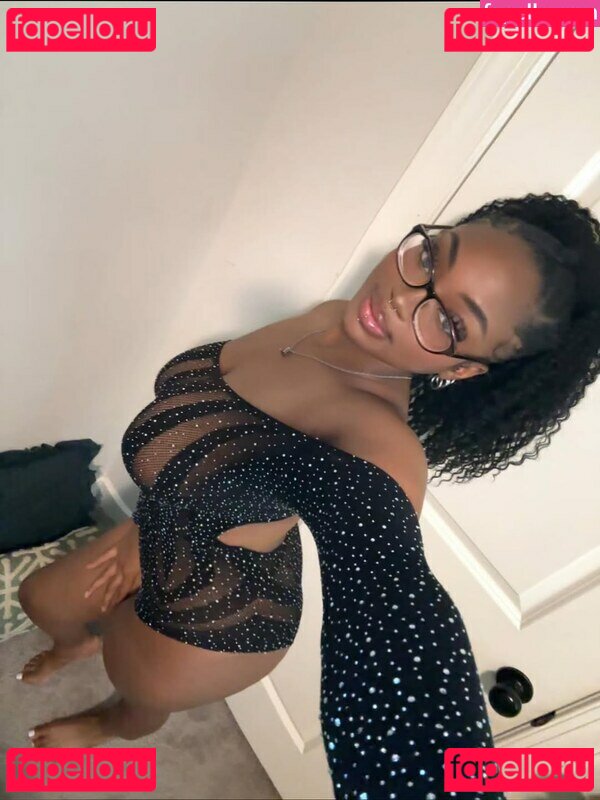 kcurieuse Nude Onlyfans Photo 12