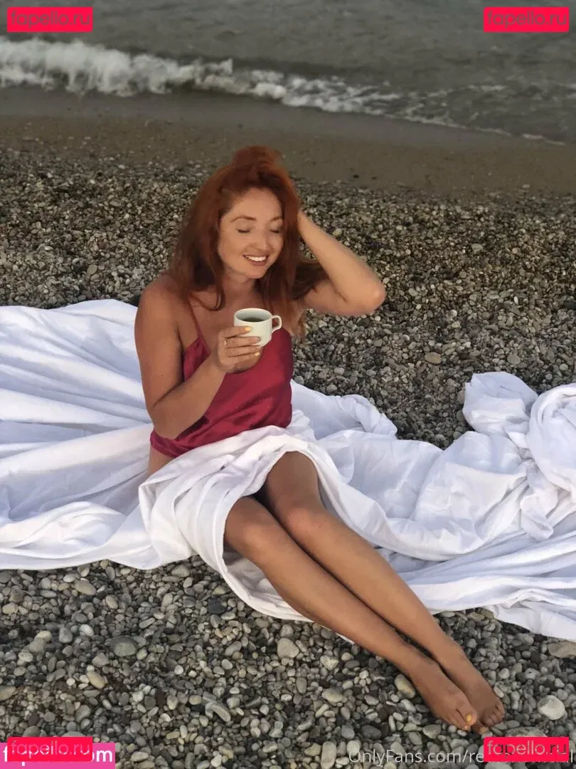 Red Fox Onlyfans Photo Gallery 