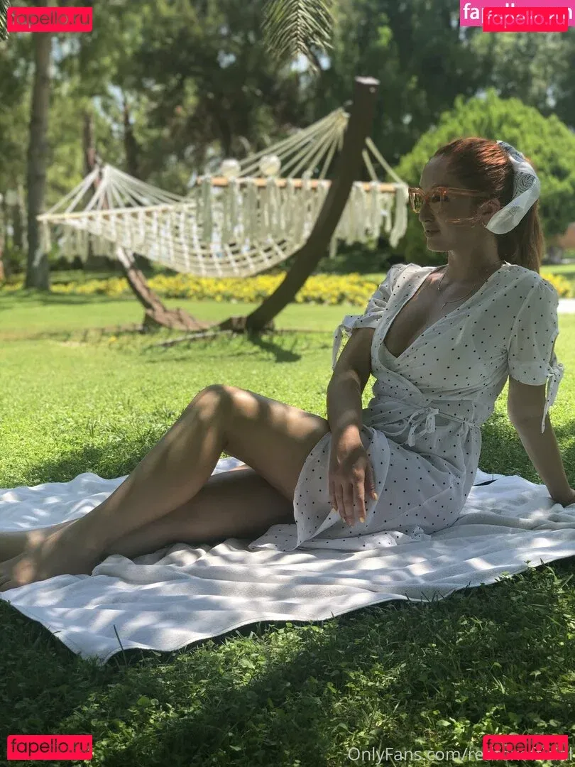 Red Fox Onlyfans Photo Gallery 