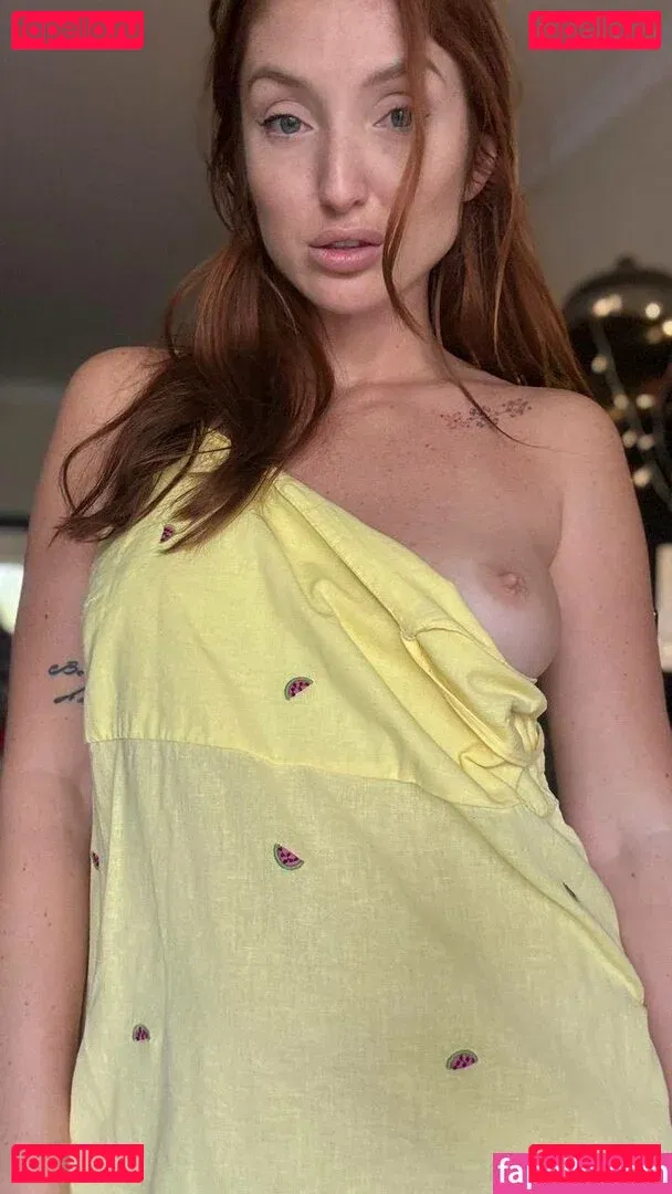 Red Fox Onlyfans Photo Gallery 