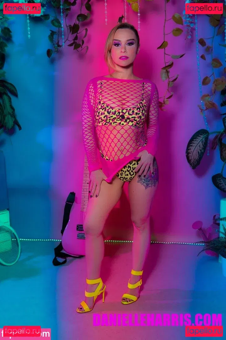 Danielle Harris Onlyfans Photo Gallery 