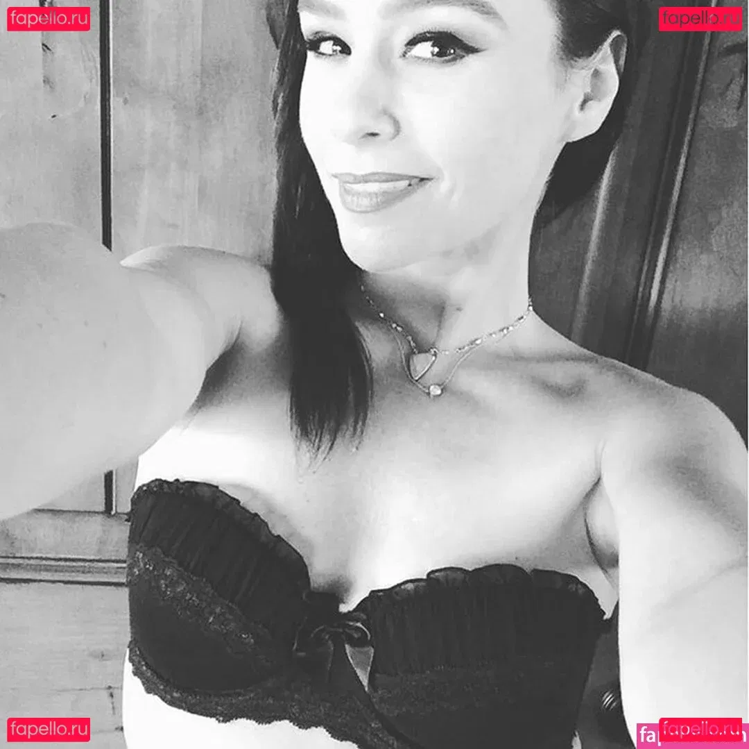 Danielle Harris Onlyfans Photo Gallery 