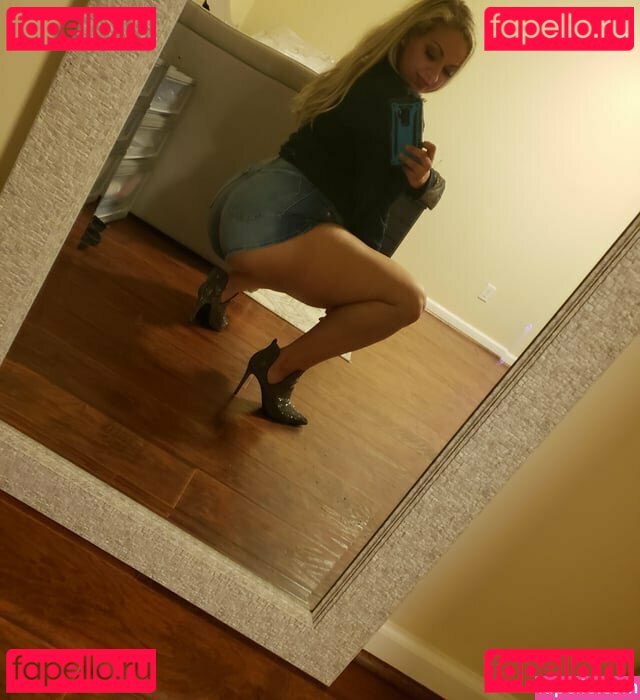Cadelyn Takace Nude Onlyfans Photo 10