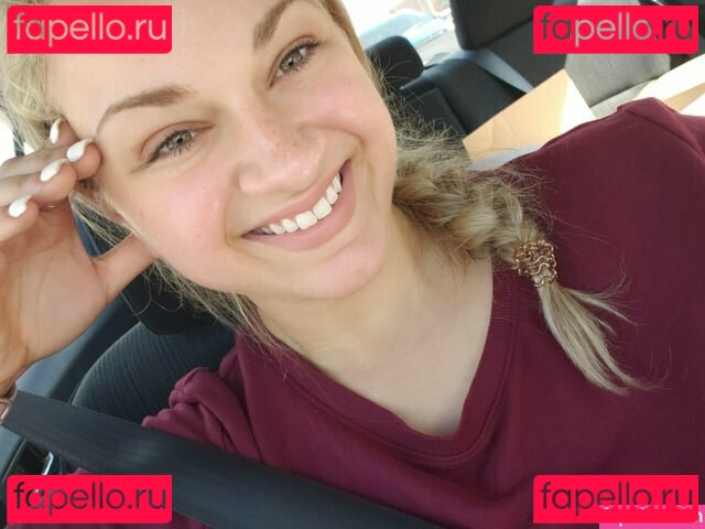 Cadelyn Takace Nude Onlyfans Photo 8